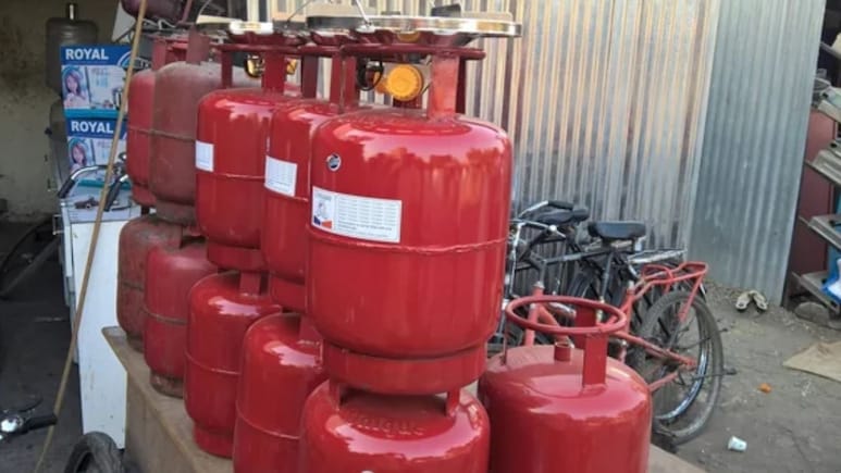 5 किलो वाला मिनी LPG गैस सिलेंडर हुआ महंगा, छात्रों और मजदूरों बढ़ा भार, जानिए आपके शहर में कितने बढ़े दाम