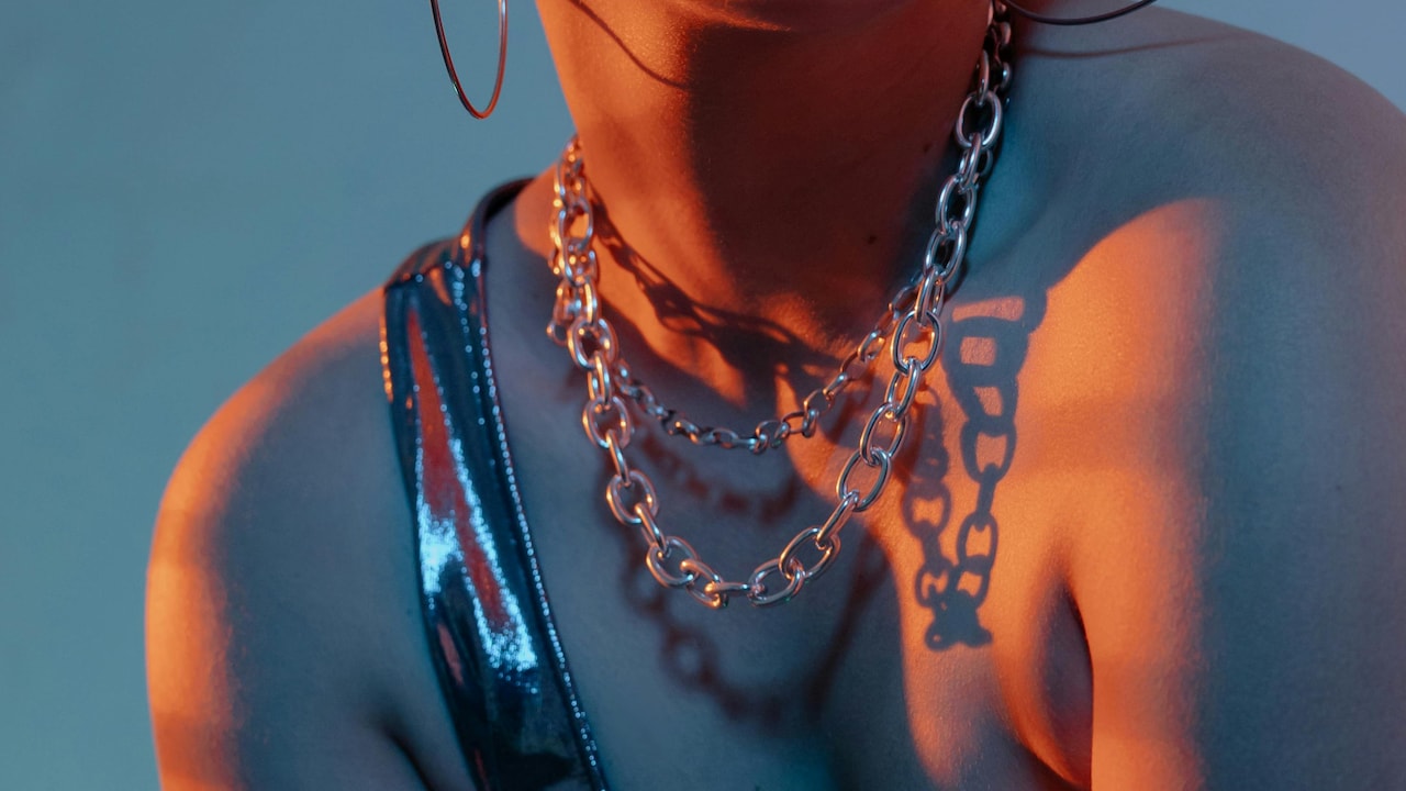 Chains That Do Not Knot When Stored Together: 5 Tangle-Free Neckpieces