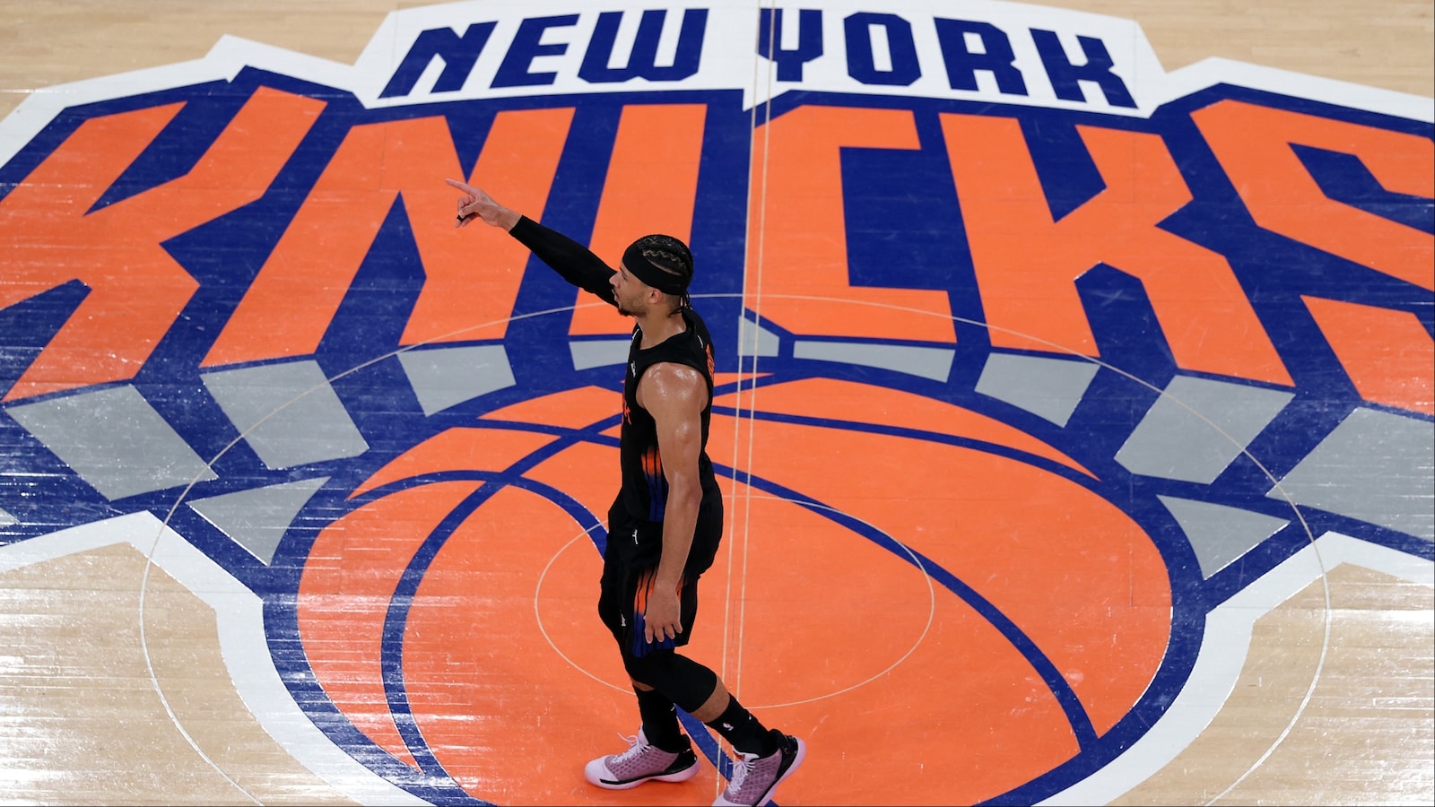 NYPD Shuts Down Knicks-Cavs Game 3 Watch Party After Ugly Fan Clashes Outside MSG