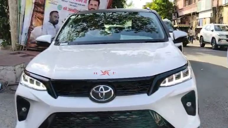 कांग्रेस PCC की ओर से गोविंद डोटासर को मिली नई कार, निकाय चुनाव में कम नहीं होगी प्रदेश अध्यक्ष की रफ्तार