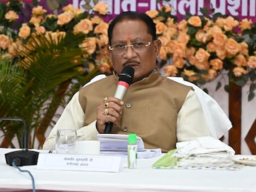 सुशासन तिहार में सीएम साय के दिखे सख्त तेवर: लापरवाही मिलने पर मंच से ही सहायक आयुक्त को किया सस्पेंड