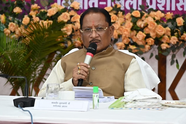 सुशासन तिहार में सीएम साय के दिखे सख्त तेवर: लापरवाही मिलने पर मंच से ही सहायक आयुक्त को किया सस्पेंड
