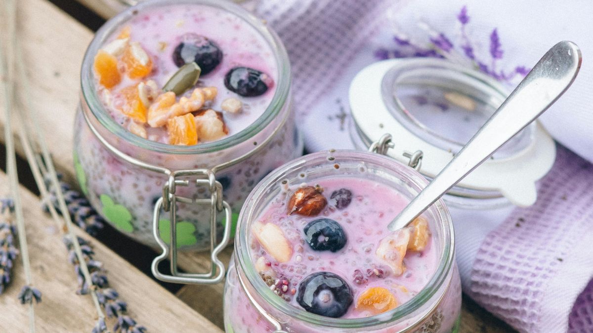 Overnight Oats With Berries Are One Of The Best Summer Breakfasts