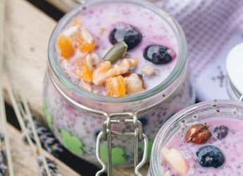 High In Fibre And Easy-To-Make, Overnight Oats With Berries Are One Of The Best Summer Breakfasts