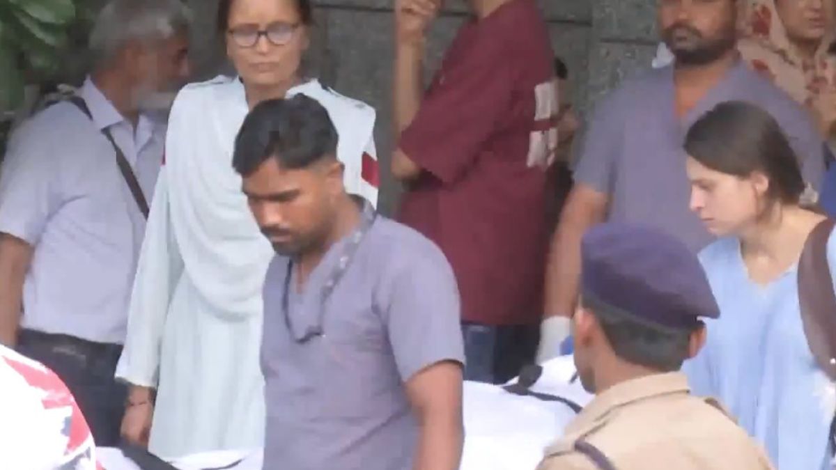 Twisha Sharma Funeral: भोपाल में ट्विशा को दी आखिरी विदाई, दूसरे पोस्टमार्टम के बाद हो रहा अंतिम संस्कार
