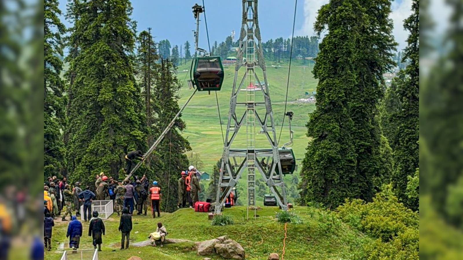 Cable Car Glitch In Kashmir’s Gulmarg Leaves Scores Of Tourists Stranded