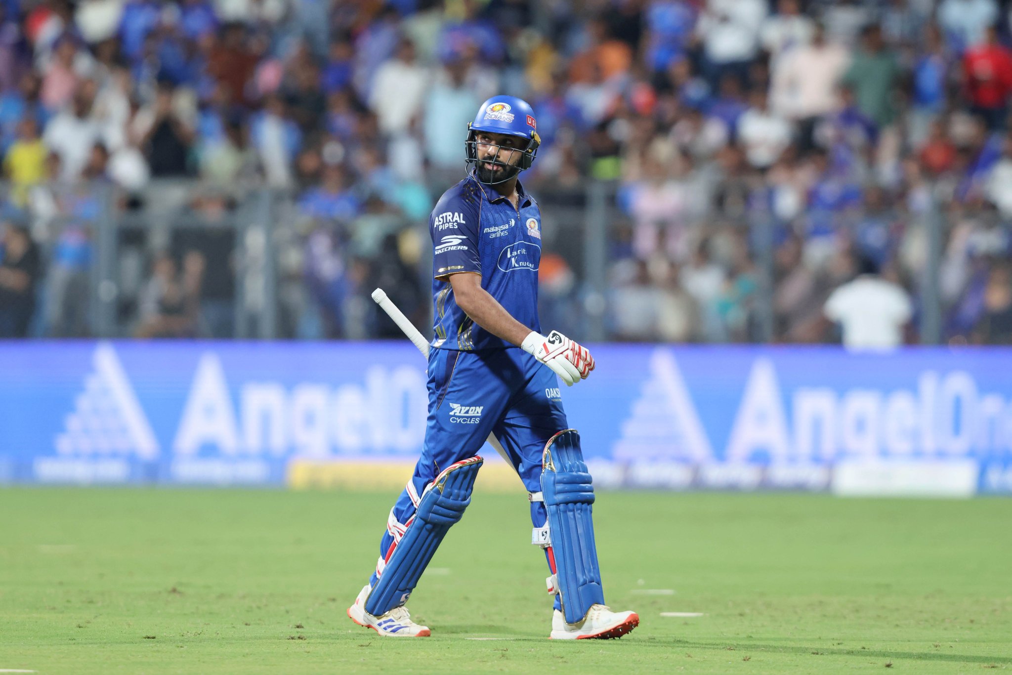 Rohit Sharma: क्या 100% फिट हैं रोहित शर्मा? हेड कोच ने तोड़ी चुप्पी, बयान से मची खलबली