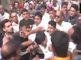 बंगाल के सोनेपुर में अभिषेक बनर्जी के साथ हाथापाई बंगाल के सोनेपुर में अभिषेक बनर्जी के साथ हाथापाई