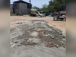 दिन में बनी सड़क, पिता-पुत्र ने रात में जेसीबी से खोद डाली; ग्वालियर नगर निगम ने दर्ज कराया मामला