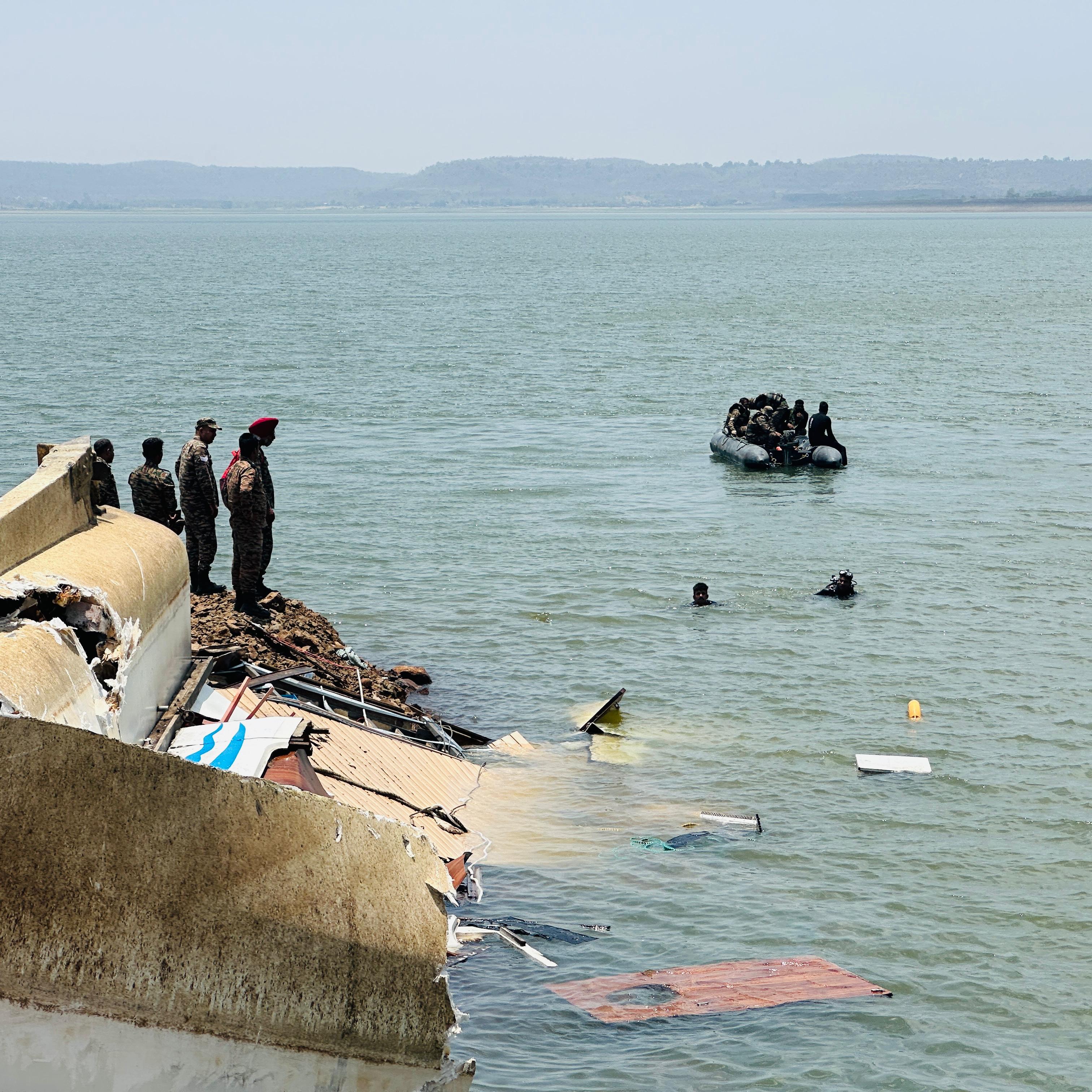 Jabalpur Bargi Dam Cruise Accident: हादसे के बाद दिखता क्रूज का हिस्सा