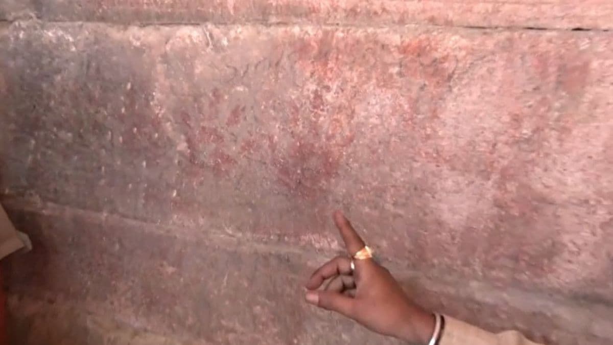 जौहर के वक्त के छपे हाथ.