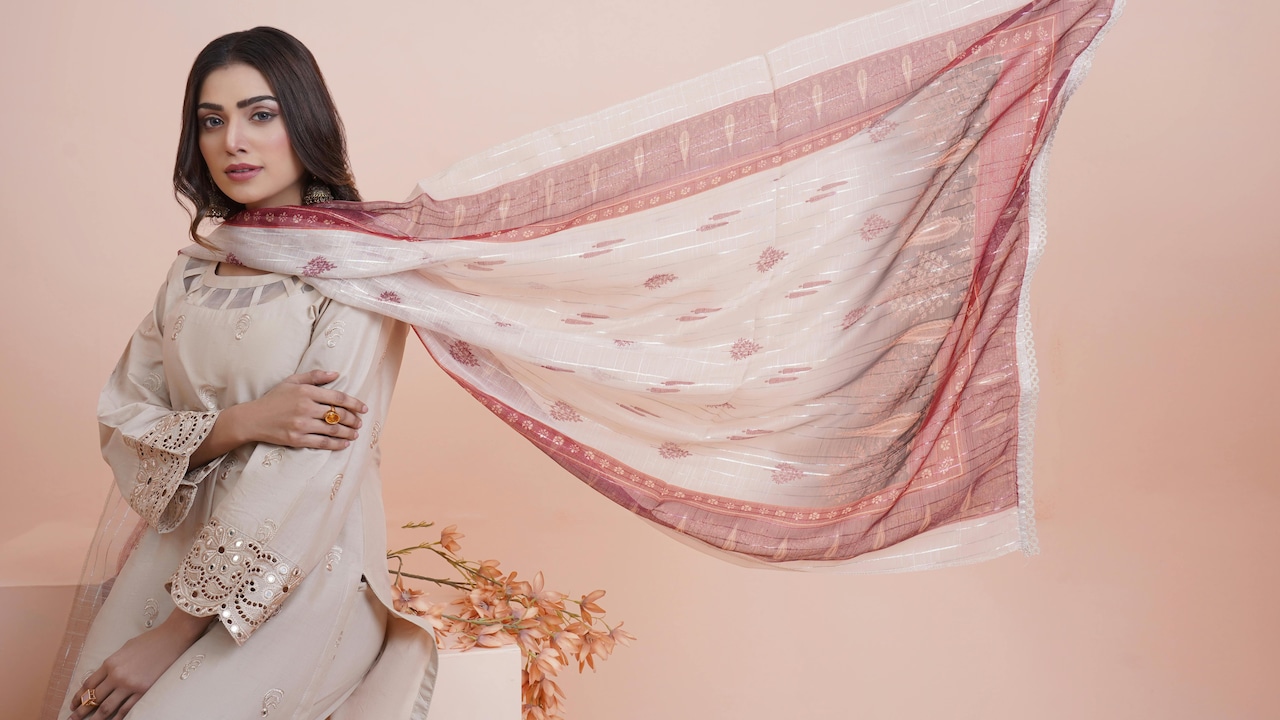 The Dupatta Width Trick That Instantly Makes Ethnic Fits Look More Expensive