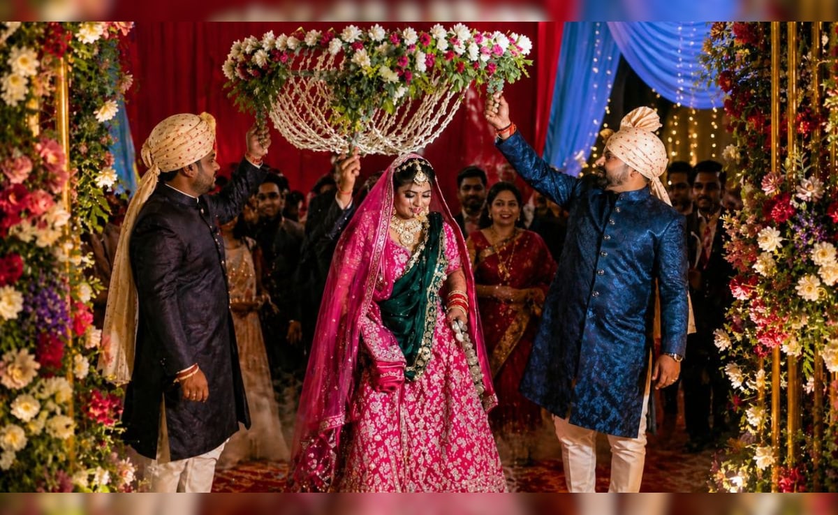 दुल्हन अदिति ने मंडप में प्रवेश किया