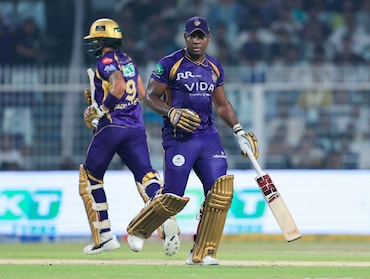 KKR vs MI, IPL 2026: केकेआर ने मुंबई को 4 विकेट से हराया, प्लेऑफ में पहुंचने की उम्मीदें जिंदा
