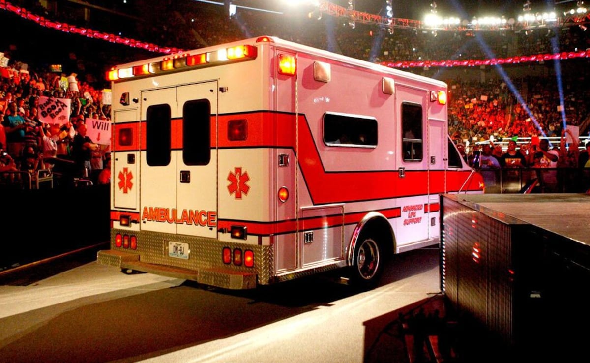 WWE Champion Suffers Scary Knee Injury Live On Camera, Doctor Orders MRI