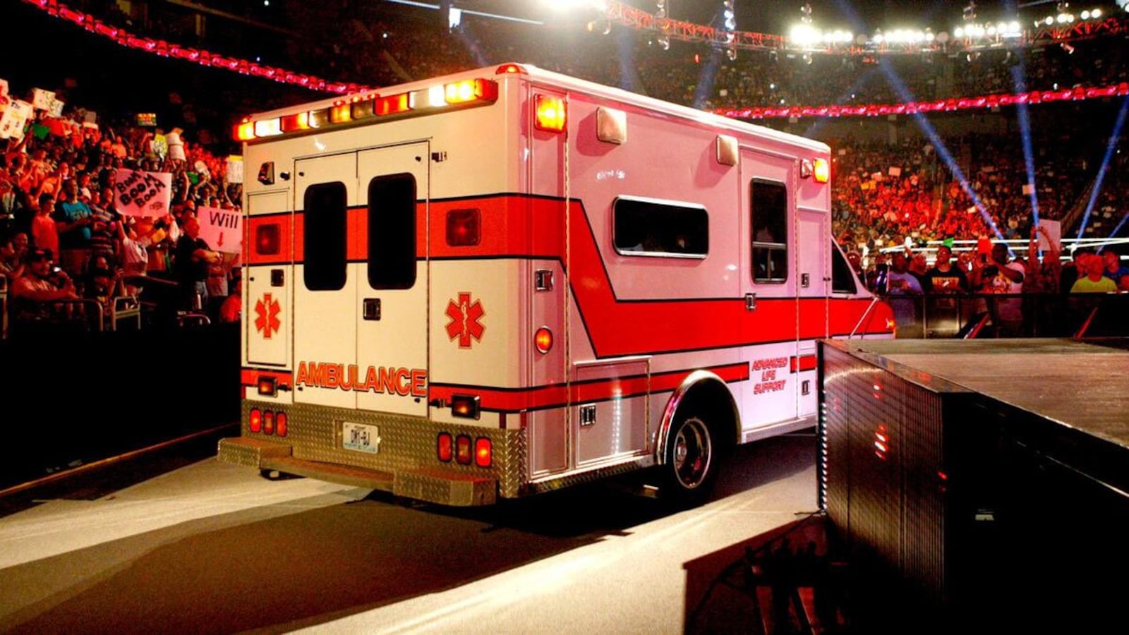 WWE Champion Suffers Scary Knee Injury Live On Camera, Doctor Orders MRI