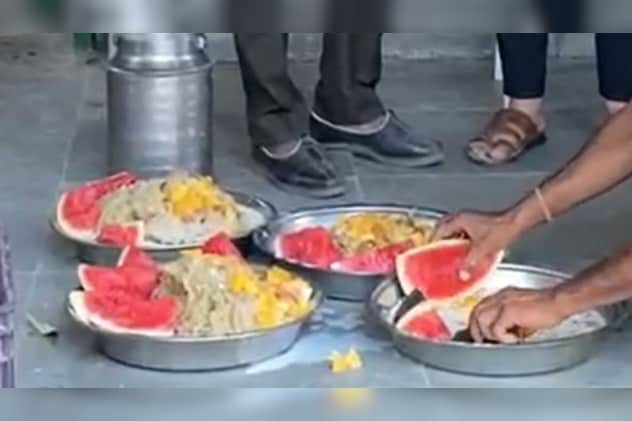 आइसक्रीम, तरबूज, अंगूर और केले 