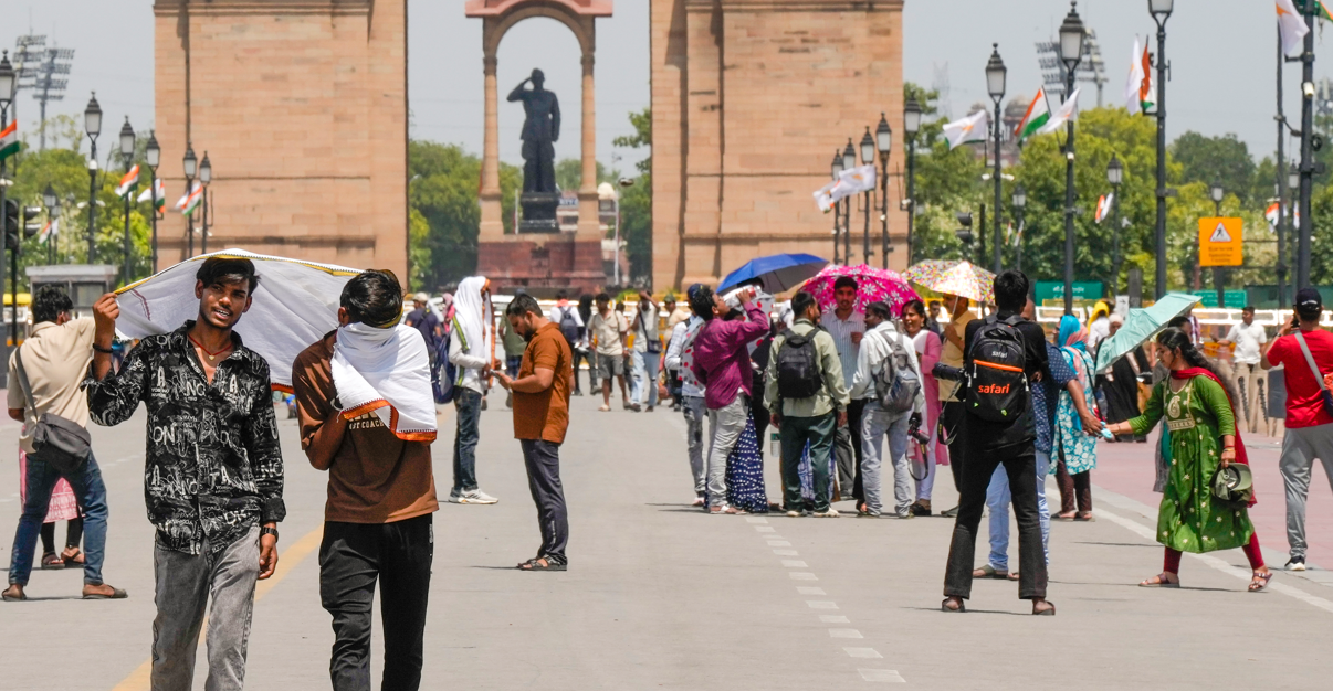 'भट्टी' में तप रहे उत्तर भारत के लिए बुरी खबर, अभी और सताएगी गर्मी, IMD ने जारी कर दिया बड़ा अलर्ट