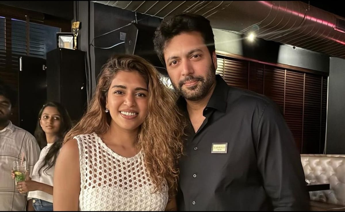'वो बेहद आकर्षक हैं', रवि मोहन को देखते ही फिदा हो गई थीं केनीशा, अब बोलीं- दुनिया ने प्यार को समझा ही नहीं — WellsTrack