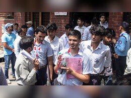 ऑन स्क्रीन मार्किंग की बजाय हाथ से चेक हो कॉपियां, री-चेकिंग से पहले CBSE छात्रों की मांग