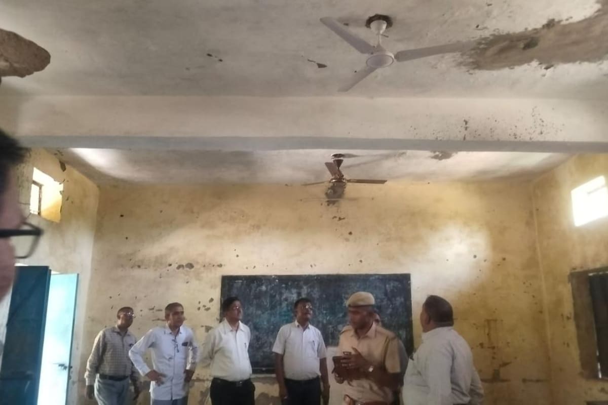 अधिकारियों ने स्थिति का जायजा लिया. 