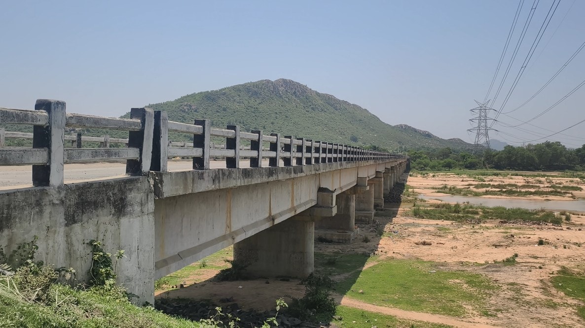एक तरफ झुका पुल