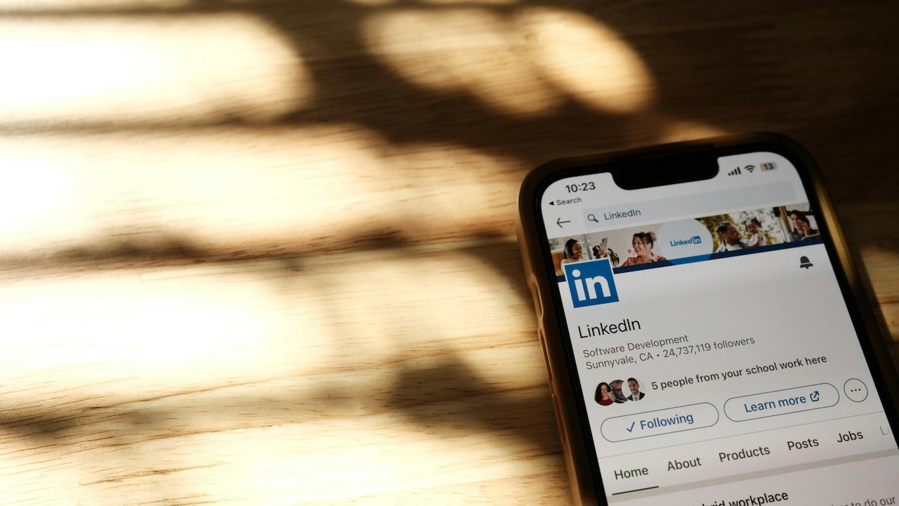 Almost Half Of All LinkedIn Posts Are Now AI-Written Research Shows