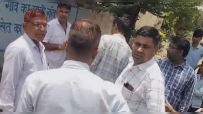 शराब पीकर टीचर ने बच्&zwj;चों को पीटा, पुल&zwj;िस ने आरोपी श&zwj;िक्षक को ह&zwj;िरासत में ल&zwj;िया&nbsp;