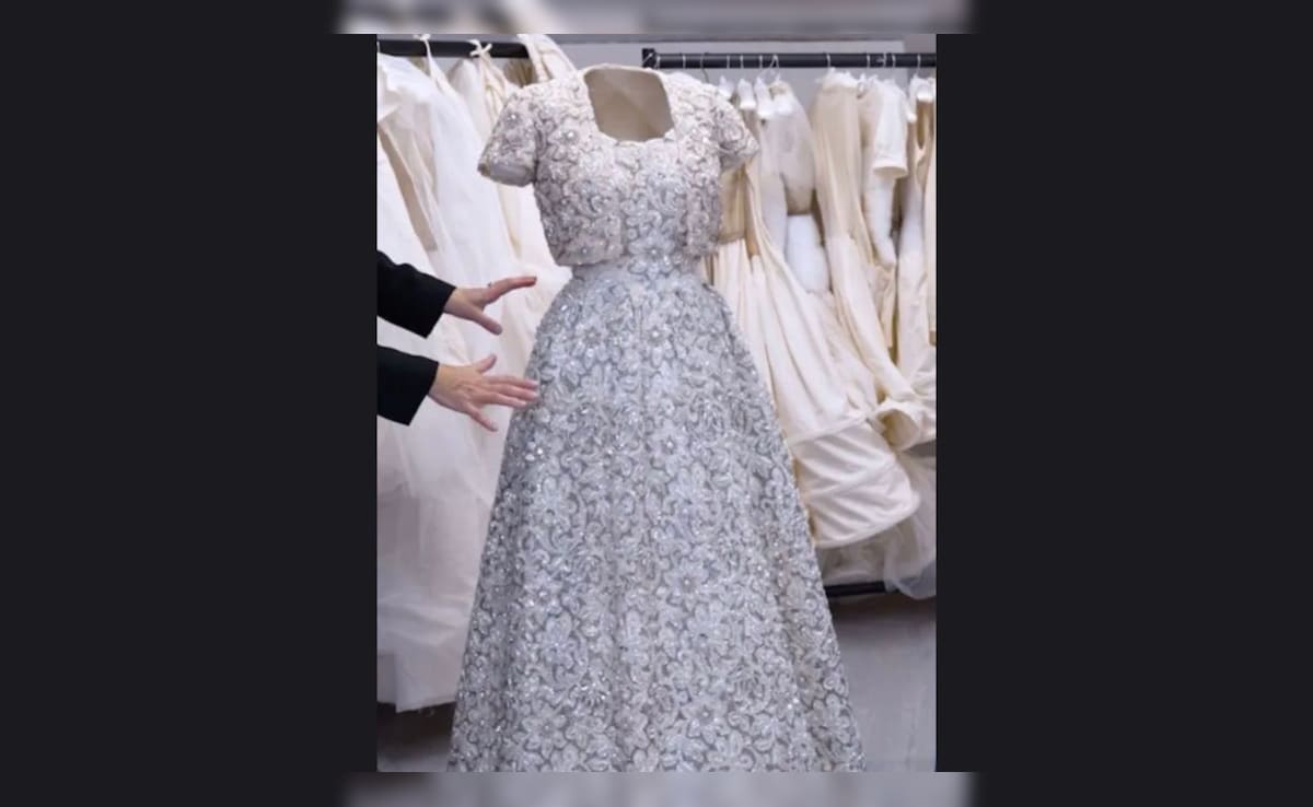 Queen Elizabeth II's Zardozi Gown From India Tour Takes Centrestage In UK
