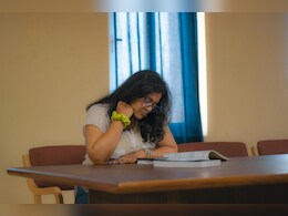 Delhi की इन 5 कॉलेज की फीस है बहुत कम, सस्ते में कर सकते हैं अच्छी पढ़ाई