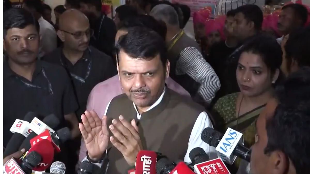 पुणे में मासूम बच्ची से हैवानियत करने वाले के खिलाफ फांसी की मांग CM फडणवीस, बोले-राजनीति मत करिए