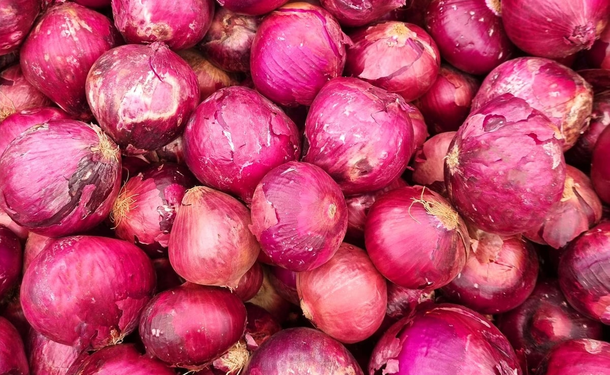 Red onions when eaten in moderation can help cool the body