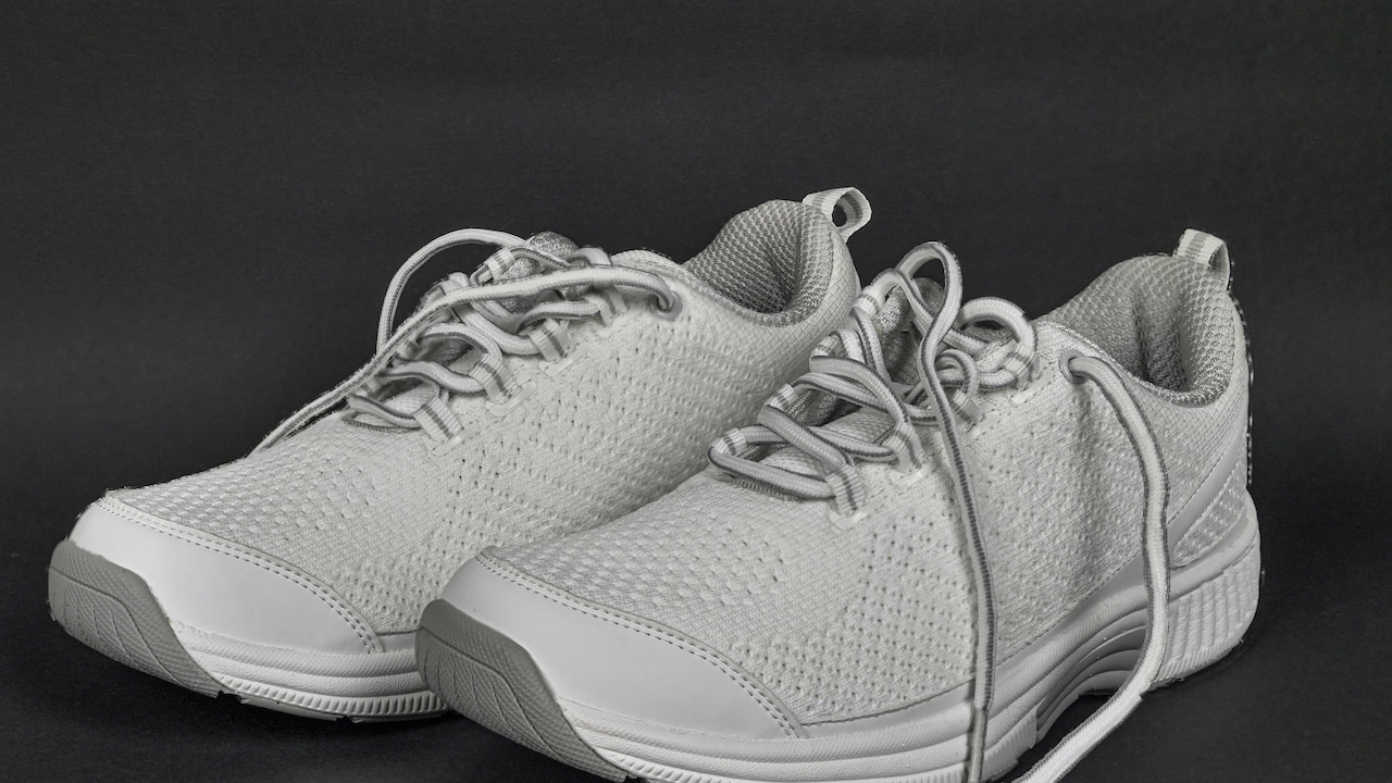 The Real Reason Certain White Sneakers Look Bulky On Your Feet The Real Reason Certain White Sneakers Look Bulky On Your Feet
