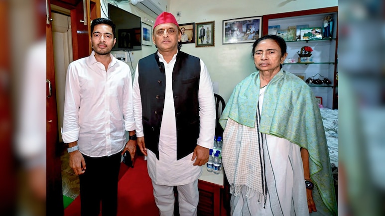 तस्वीर ममता-स्टालिन की, निशाना राहुल गांधी पर! अखिलेश के 'वायरल संदेश' के मायने समझिए