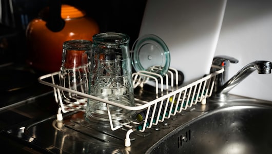 छोटा किचन भी लगेगा बड़ा और खूबसूरत, इन बेस्ट और अफोर्डेबल Kitchen Organisers की डील्स पर डालें नजर