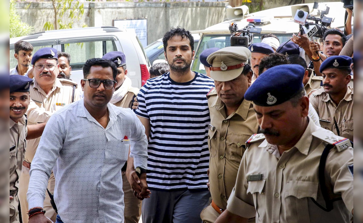 समर्थ से पुराने रिश्ते की जानकारी जुटा रही CBI, मां-बेटों के जवाबों में दिखा विरोधाभास