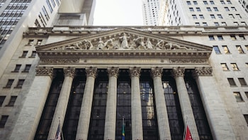 US Stock Market Today: S&P 500, Nasdaq Slip As Tech Rally Falters, Yields Spike; Dow Down 350 Points