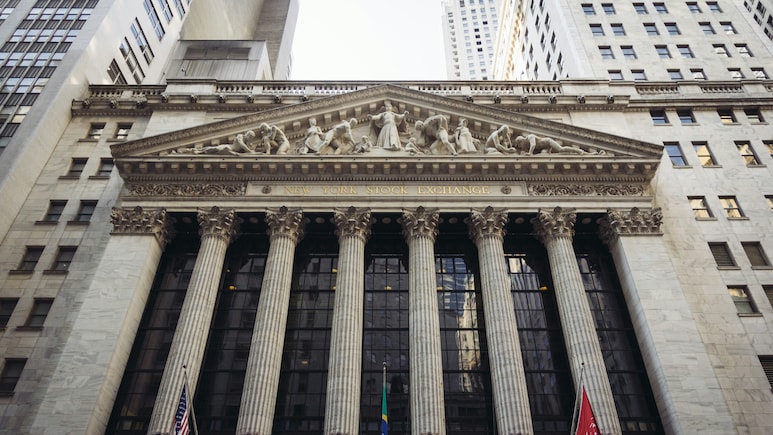US Stock Market Today: S&P 500, Nasdaq Slip As Tech Rally Falters, Yields Spike; Dow Down 350 Points