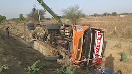 Road Accident: NH-52 पर भोपाल से दिल्ली जा रही बस खाई में पलटी, 13 यात्री घायल; दो की हालत गंभीर