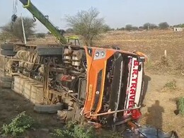 Road Accident: NH-52 पर भोपाल से दिल्ली जा रही बस खाई में पलटी, 13 यात्री घायल; दो की हालत गंभीर