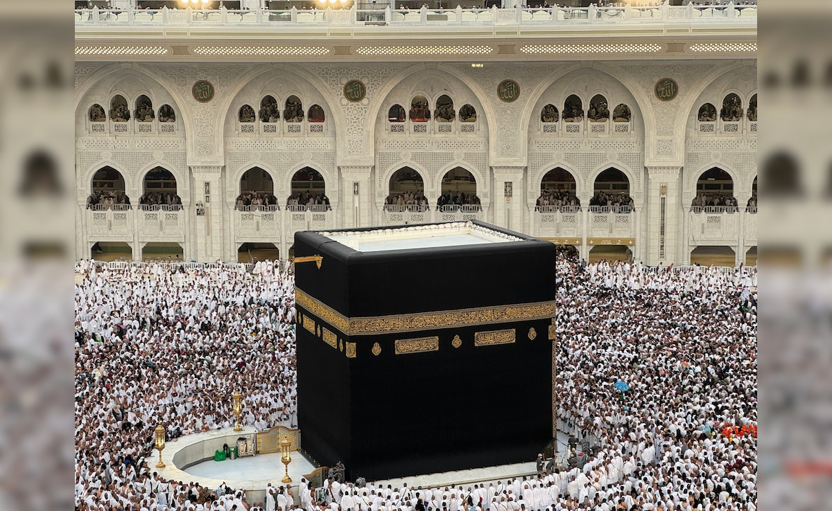 Mandatory Rs 7,000 GPS Smartwatch For Indian Haj Pilgrims Malfunction