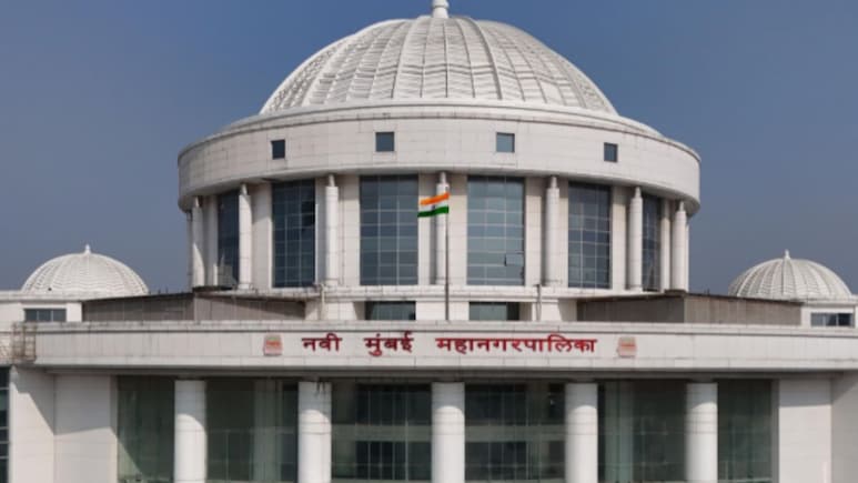 नवी मुंबईतील &lsquo;लाडक्या&rsquo; अधिकाऱ्यांच्या बदल्यांचा प्रश्न ऐरणीवर; 40 महिन्यांपासून काही अधिकारी एकाच ठिकाणी