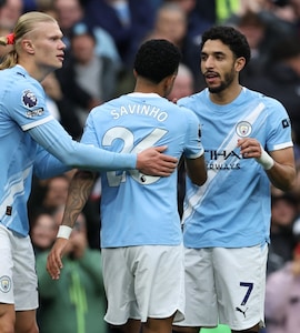 Manchester City Keep Title Race Alive, Liverpool Frustrated By Chelsea