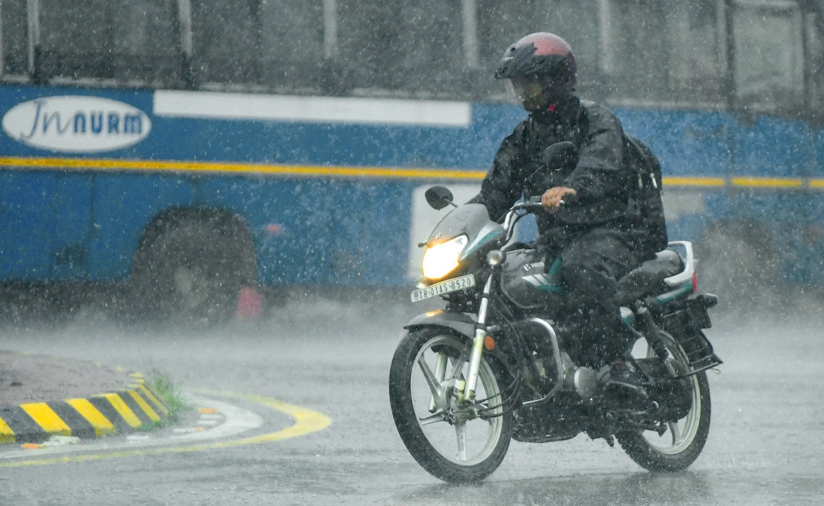 Bihar Weather: बिहार में आंधी-बारिश और ओलावृष्टि का रेड अलर्ट, जानिए पटना समेत कई जिलों में कैसा रहेगा मौसम
