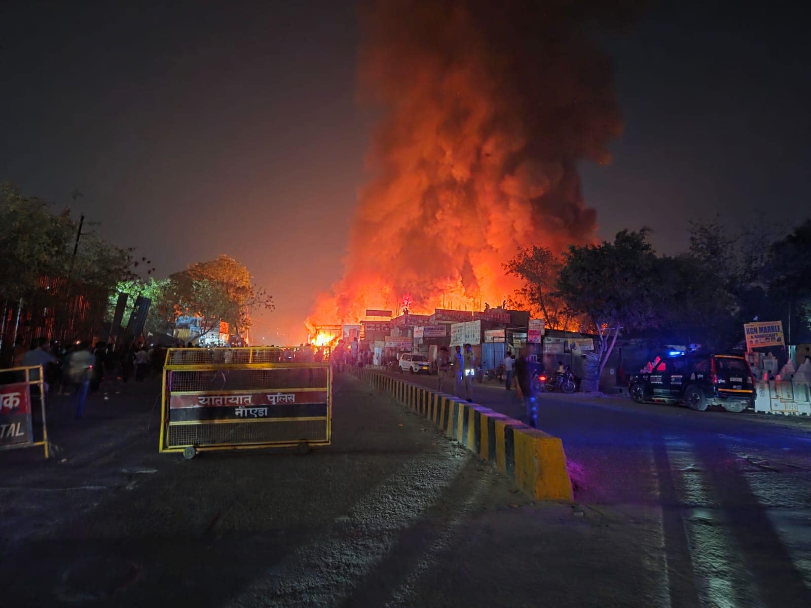 greater noida fire news shahberi furniture market fire noida fire incident today up market fire
