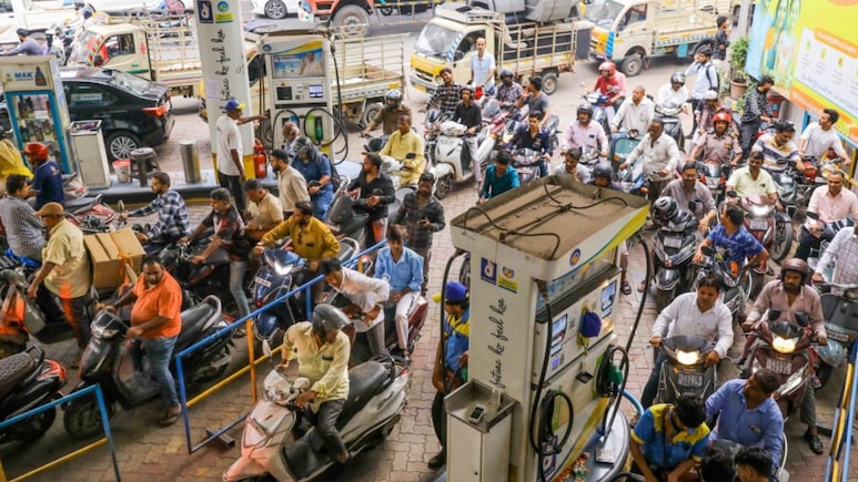 ट्रंप का ईरान पर एक्शन: तेल को लेकर दुनिया में और बढ़ी टेंशन, क्या 200 डॉलर के पार जाएगी तेल की कीमतें?