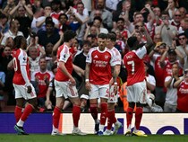 Arsenal Hit Stride To Go Six Points Clear, West Ham Loss Offers Spurs Hope