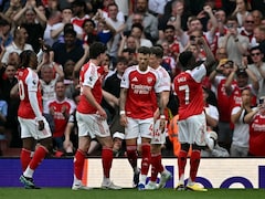Arsenal Hit Stride To Go Six Points Clear, West Ham Loss Offers Spurs Hope