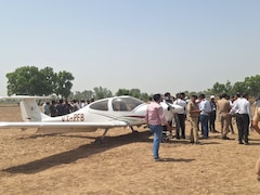 अलीगढ़ में ट्रेनी एयरक्राफ्ट की खेत में सुरक्षित लैंडिंग, पायलट सुरक्षित