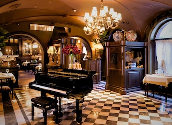 Inside The Governor House, Amritsar Gets A Little More Glamorous After Dark